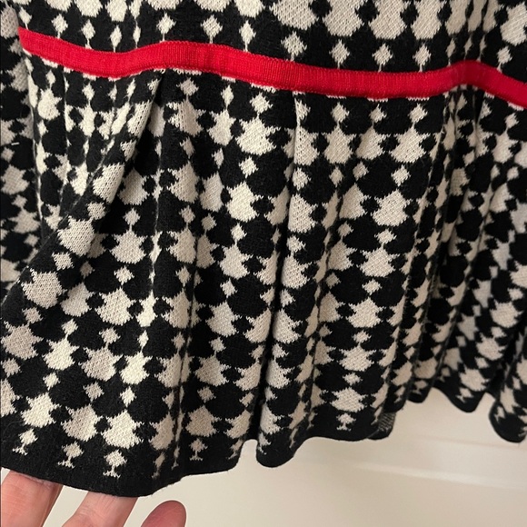 Banana Republic Black and White Knit with Red Trim - Picture 4 of 8